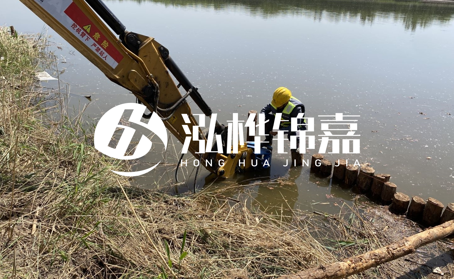 護(hù)坡樁選擇松木樁還是杉木？
