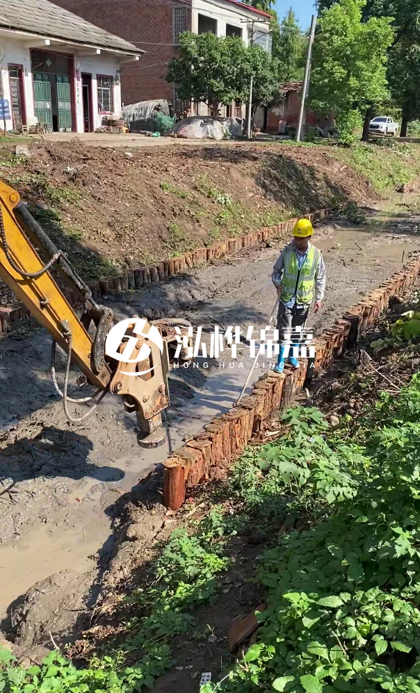 寧德河道清淤專業(yè)施工-挖掘機(jī)清理河底淤泥的深度如何控制？