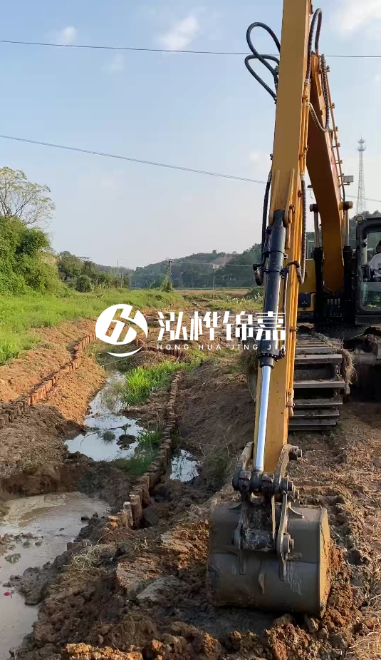 青島河道清淤專業(yè)施工-水挖機(jī)清淤適合哪些河道狀況？